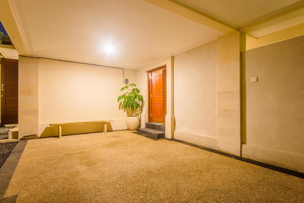Villa Tepi Sungai Легиан Номер фото