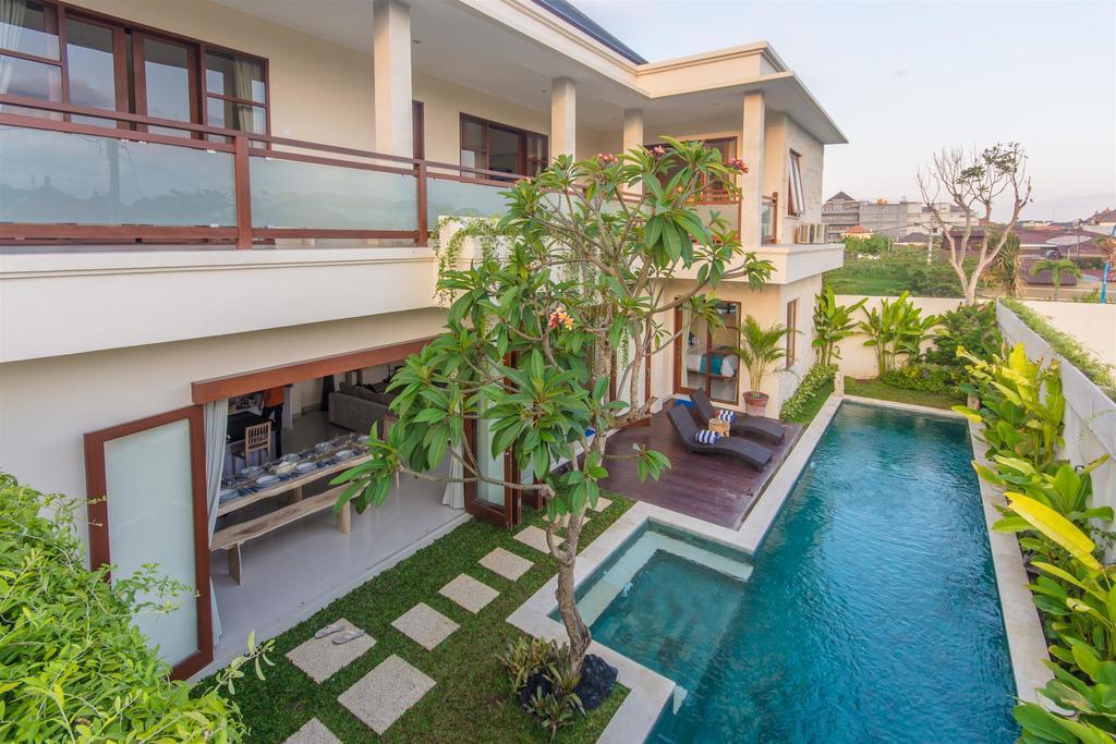 Villa Tepi Sungai Легиан Номер фото