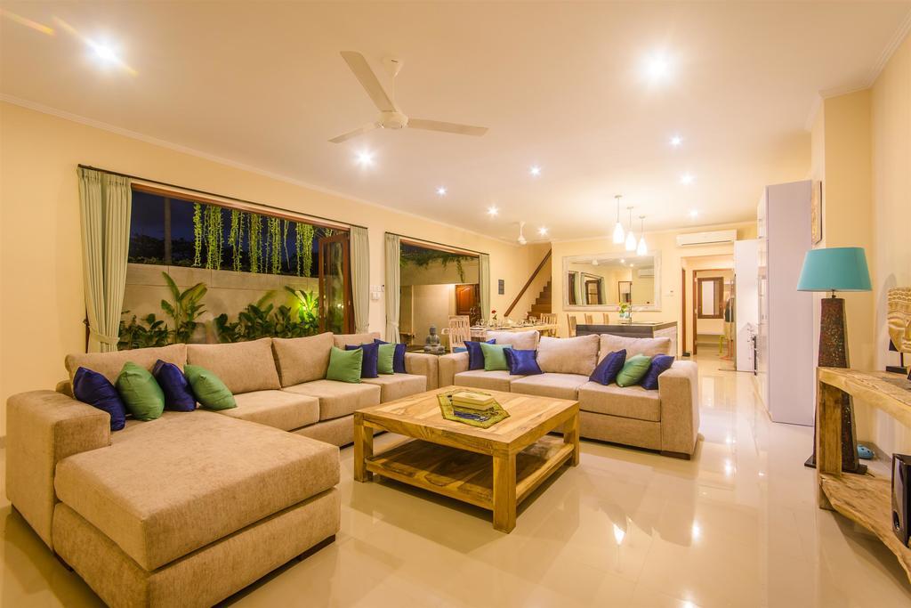 Villa Tepi Sungai Легиан Номер фото