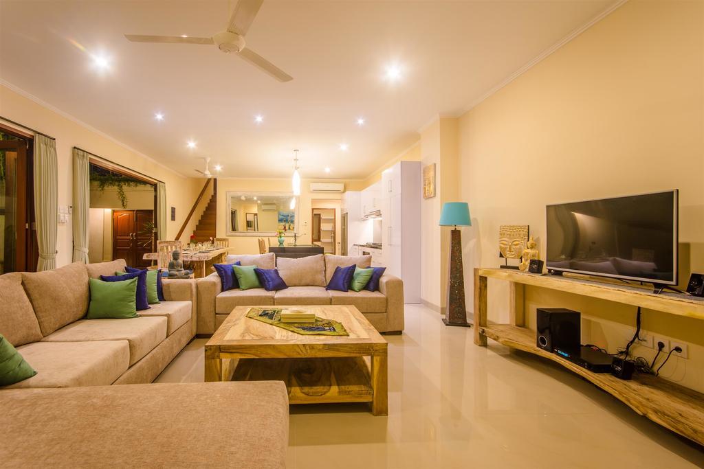 Villa Tepi Sungai Легиан Номер фото