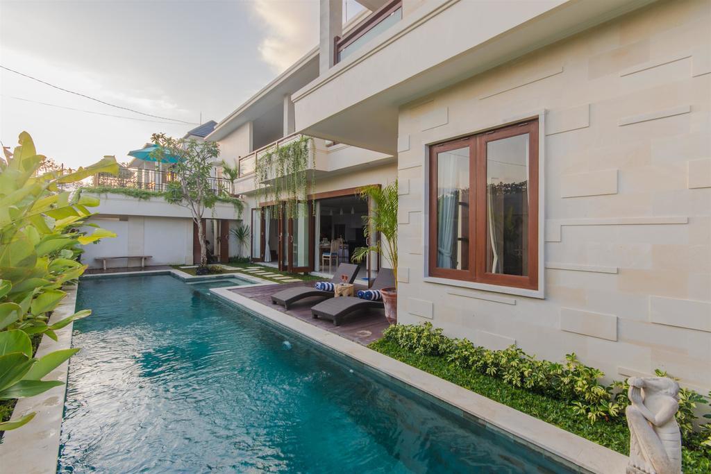 Villa Tepi Sungai Легиан Номер фото
