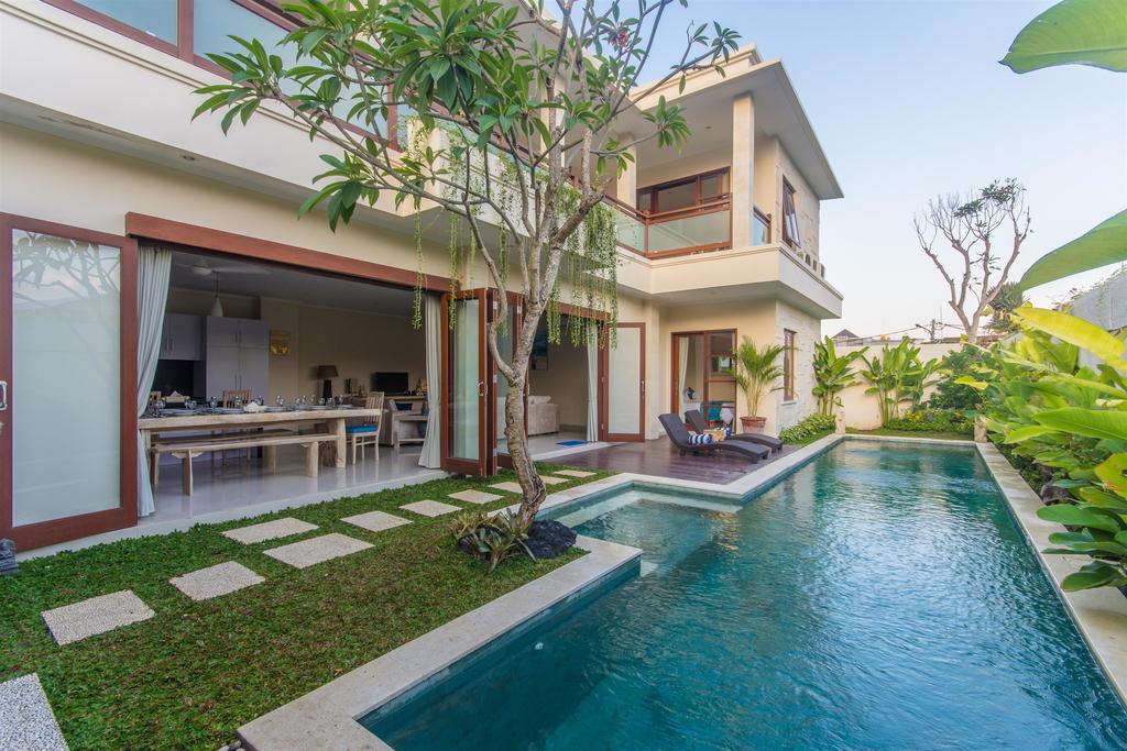 Villa Tepi Sungai Легиан Номер фото