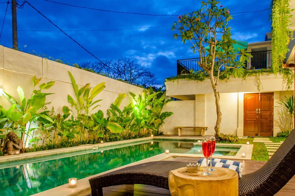 Villa Tepi Sungai Легиан Номер фото